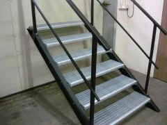 schody C SYSTEM - Mírně 35° - stupně 90 x 27 cm s dvoustranným zabradlím.cena je uváděna za jeden stupeň . cena x - + počet požadovaných stupňů